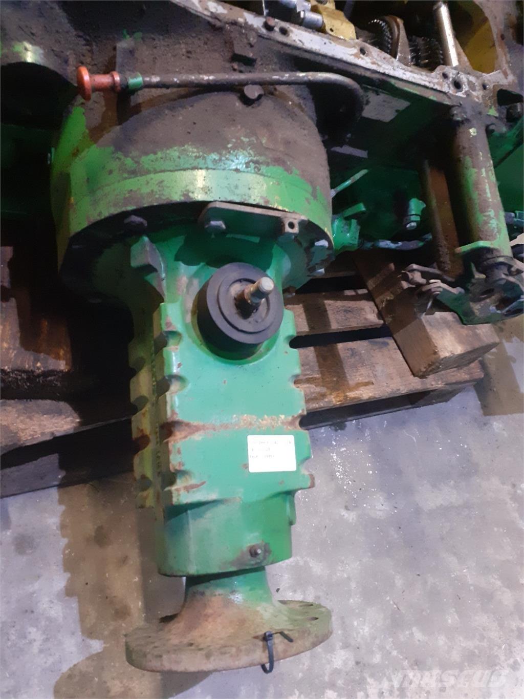 John Deere 3040 Menjalnik