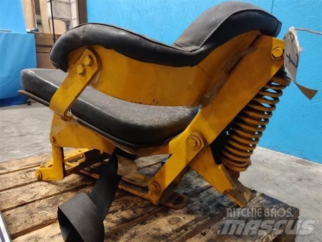 John Deere 310 Kabine in notranjost