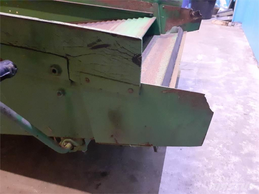 John Deere 955 Trosilci peska in soli
