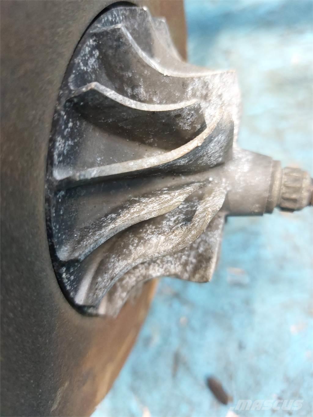 John Deere 955 Motorji