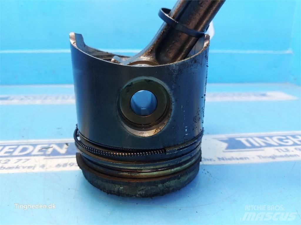 John Deere 955 Motorji