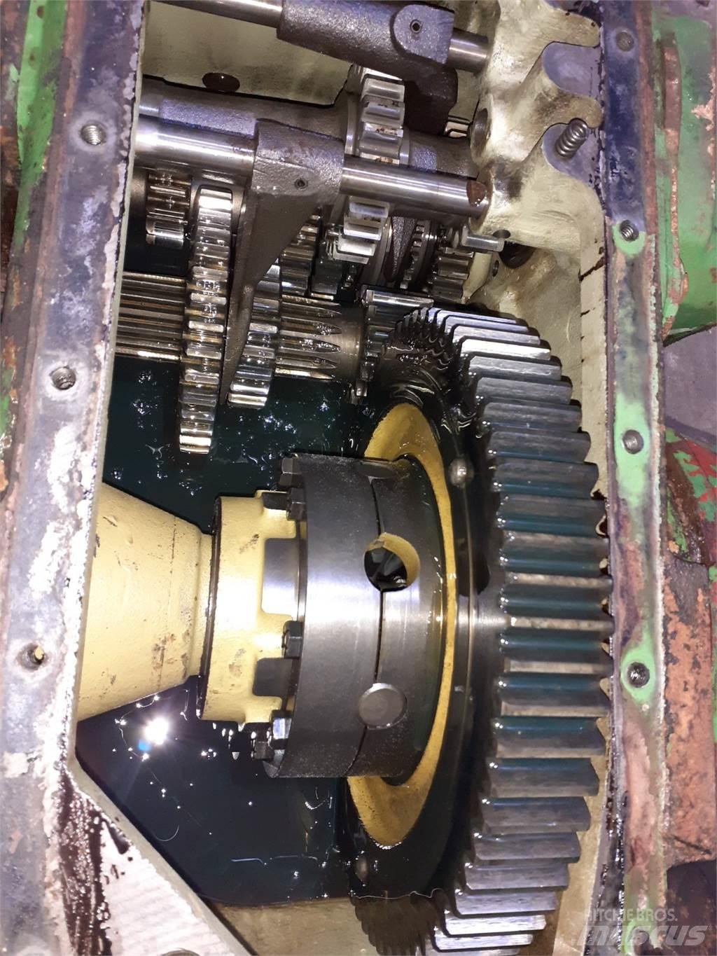 John Deere 975 Menjalnik