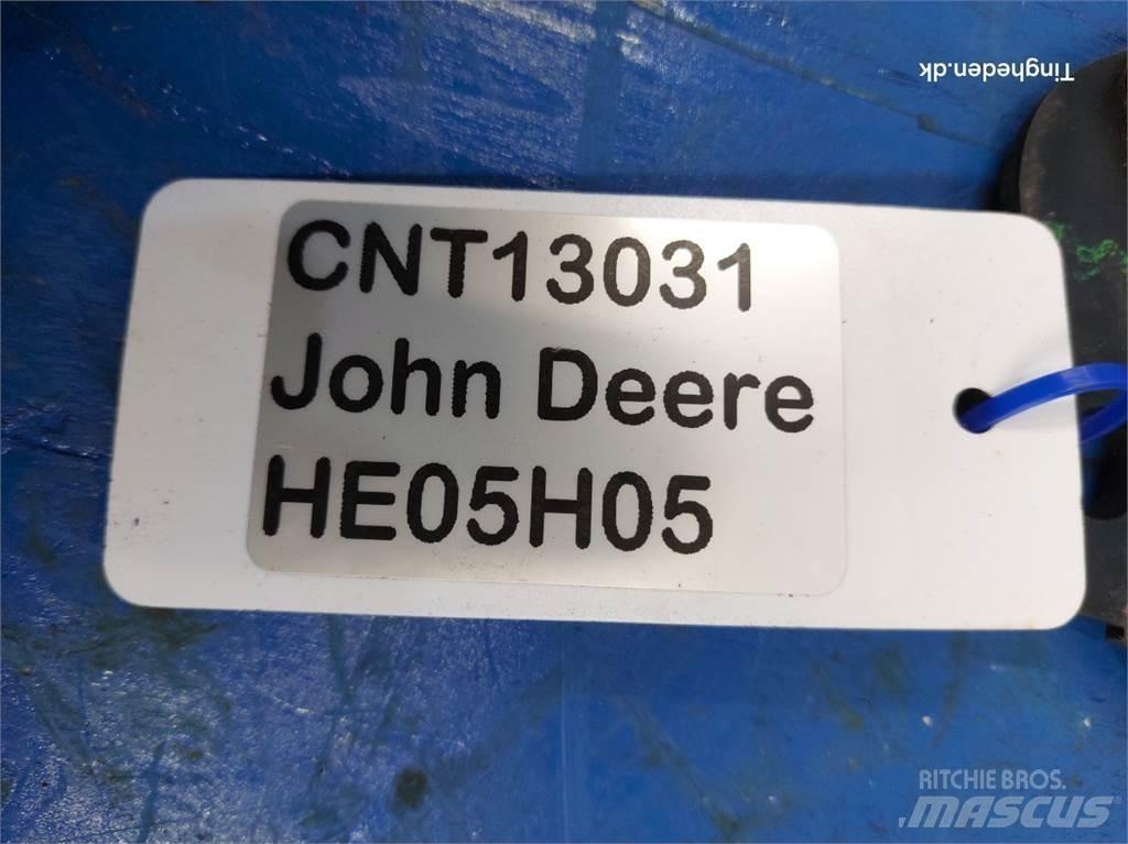 John Deere S670 Trosilci peska in soli