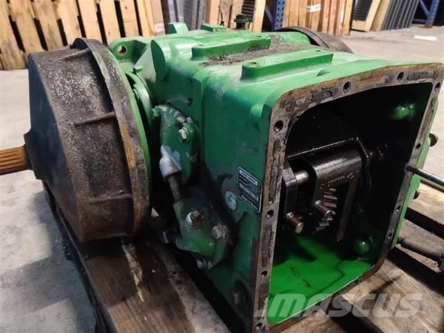 John Deere T670 Menjalnik