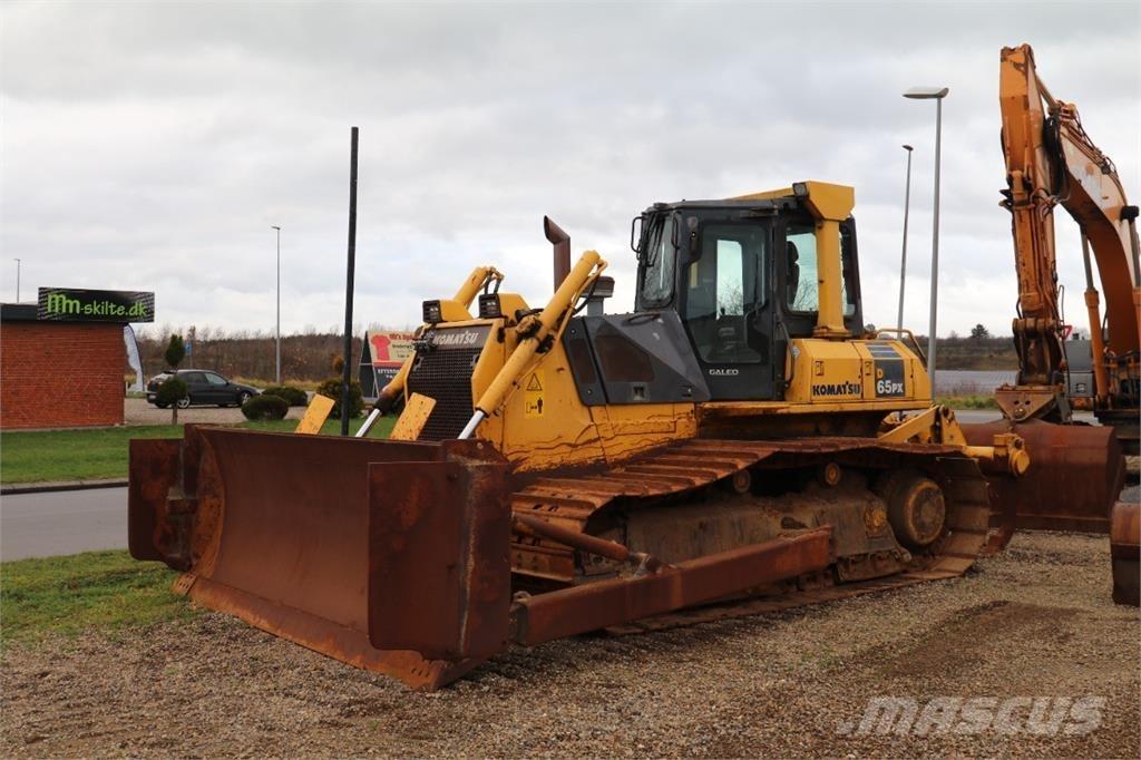 Komatsu D65PX-15 Buldožerji goseničarji