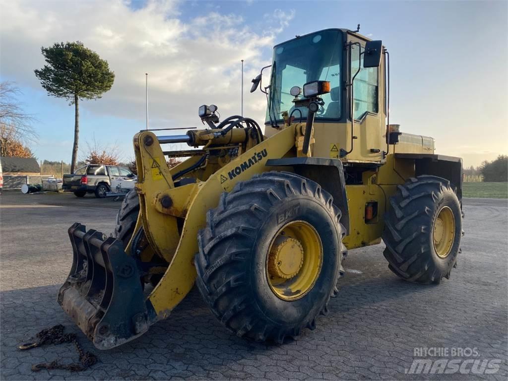 Komatsu WA270 Kolesni nakladalci