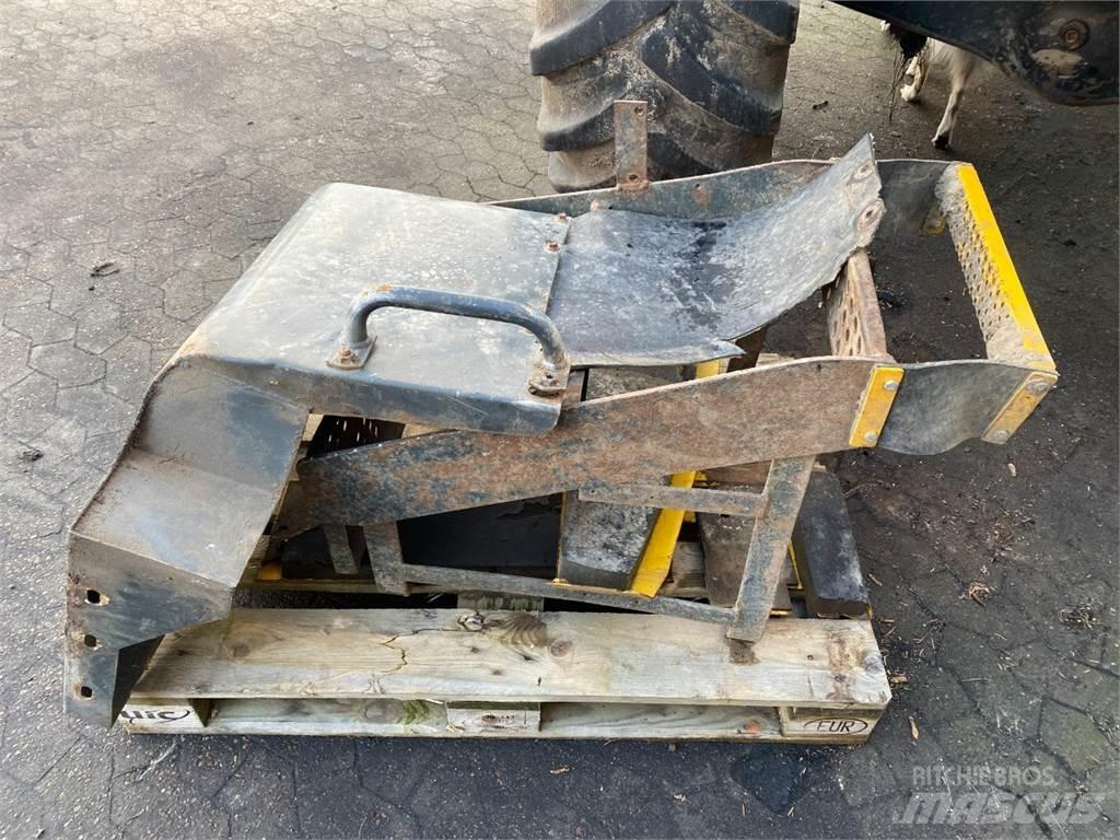 Komatsu WA270 Kolesni nakladalci
