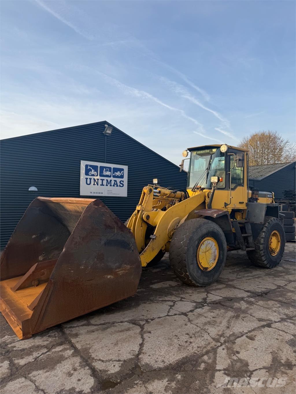 Komatsu WA270-3 Kolesni nakladalci