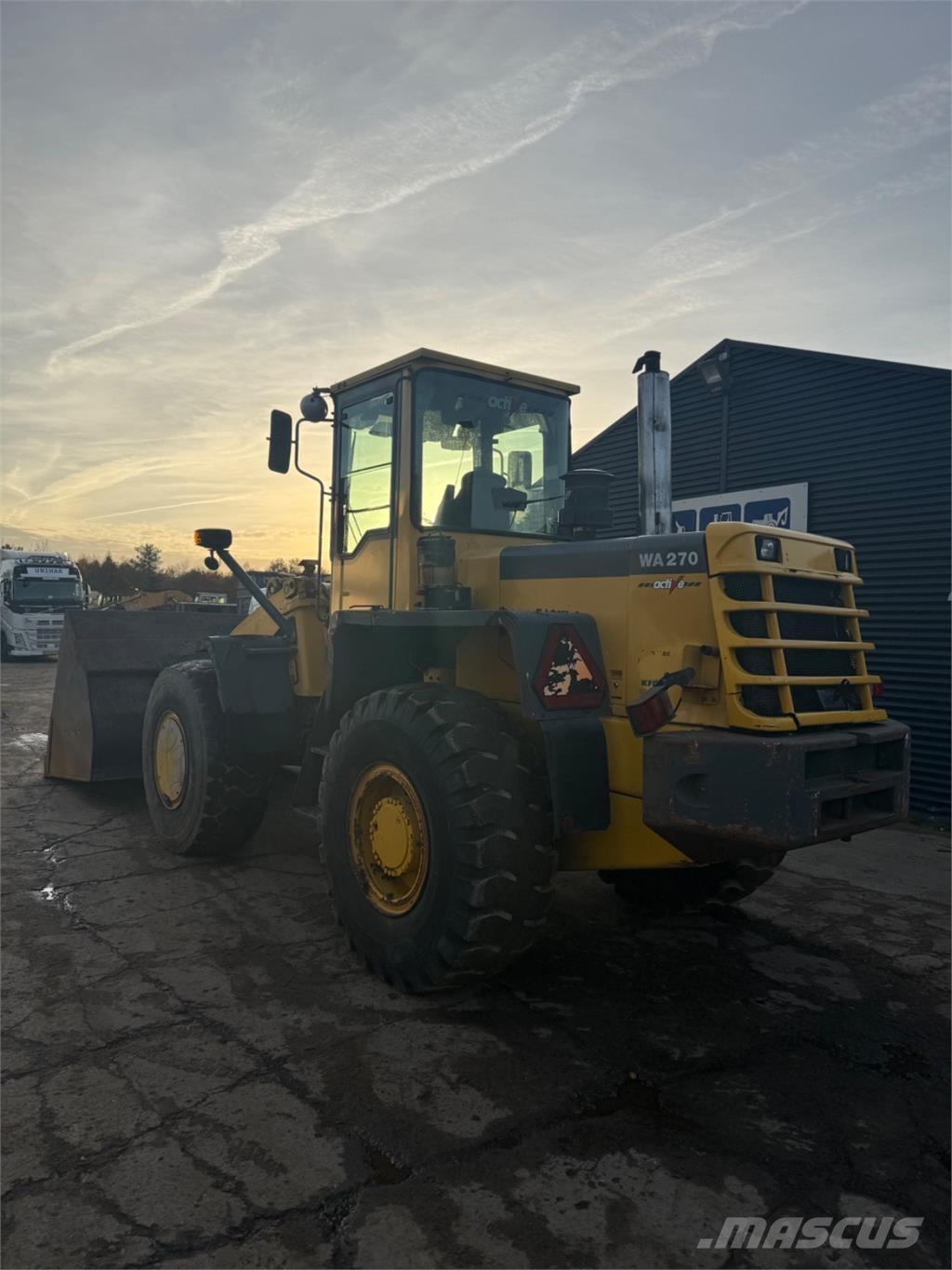 Komatsu WA270-3 Kolesni nakladalci