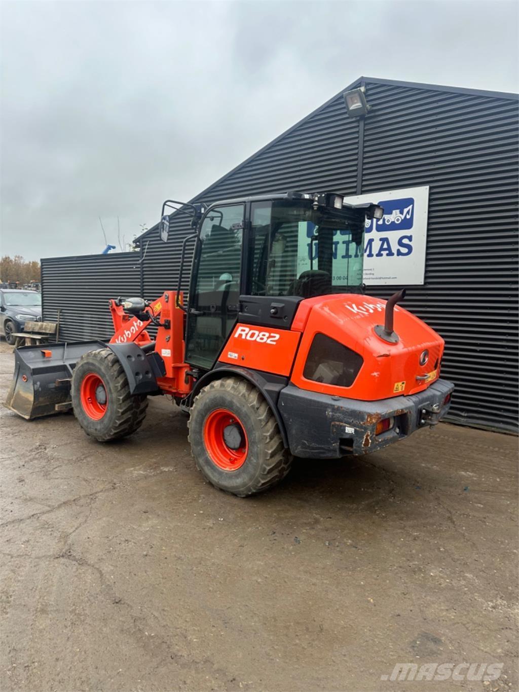 Kubota R082 Kolesni nakladalci