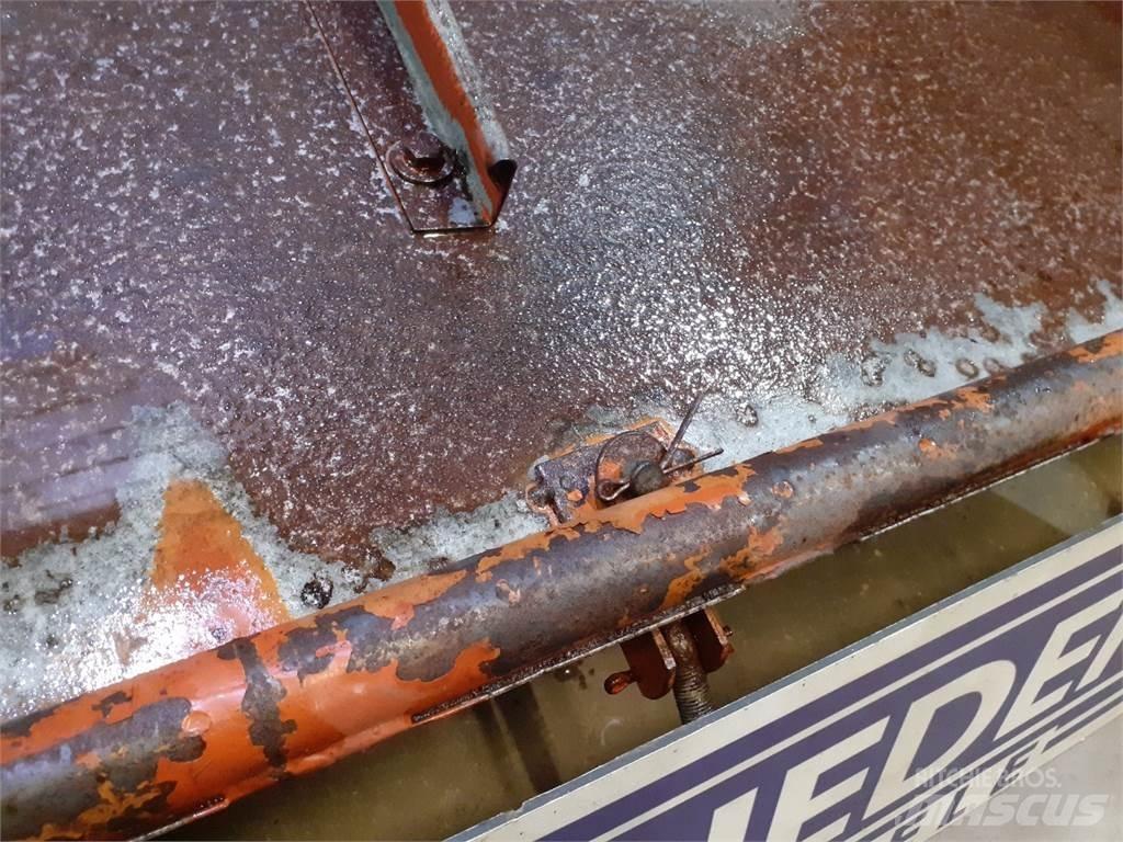 Laverda 3650 Trosilci peska in soli