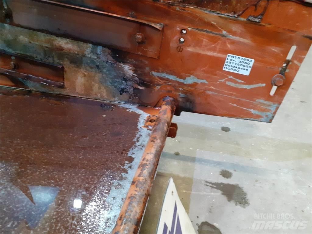 Laverda 3650 Trosilci peska in soli
