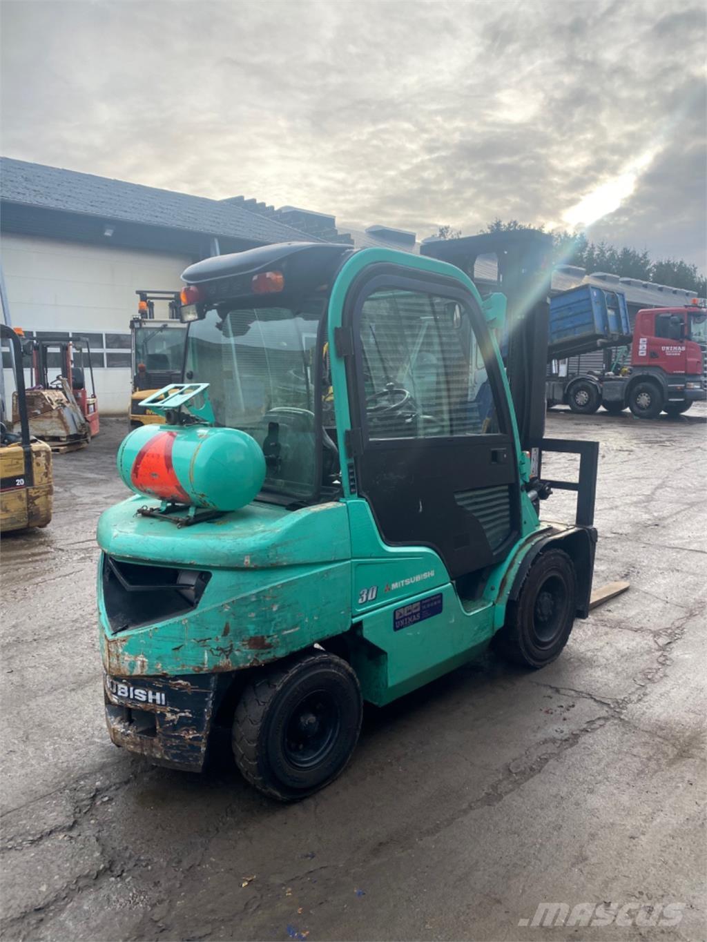 Mitsubishi FG30 Plinski viličarji