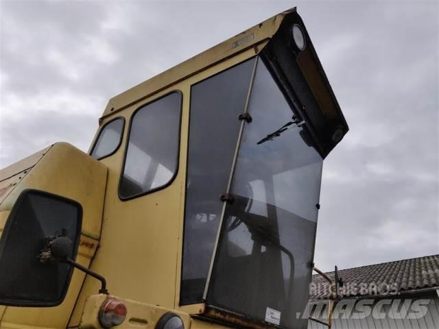 New Holland 1550 Kabine in notranjost