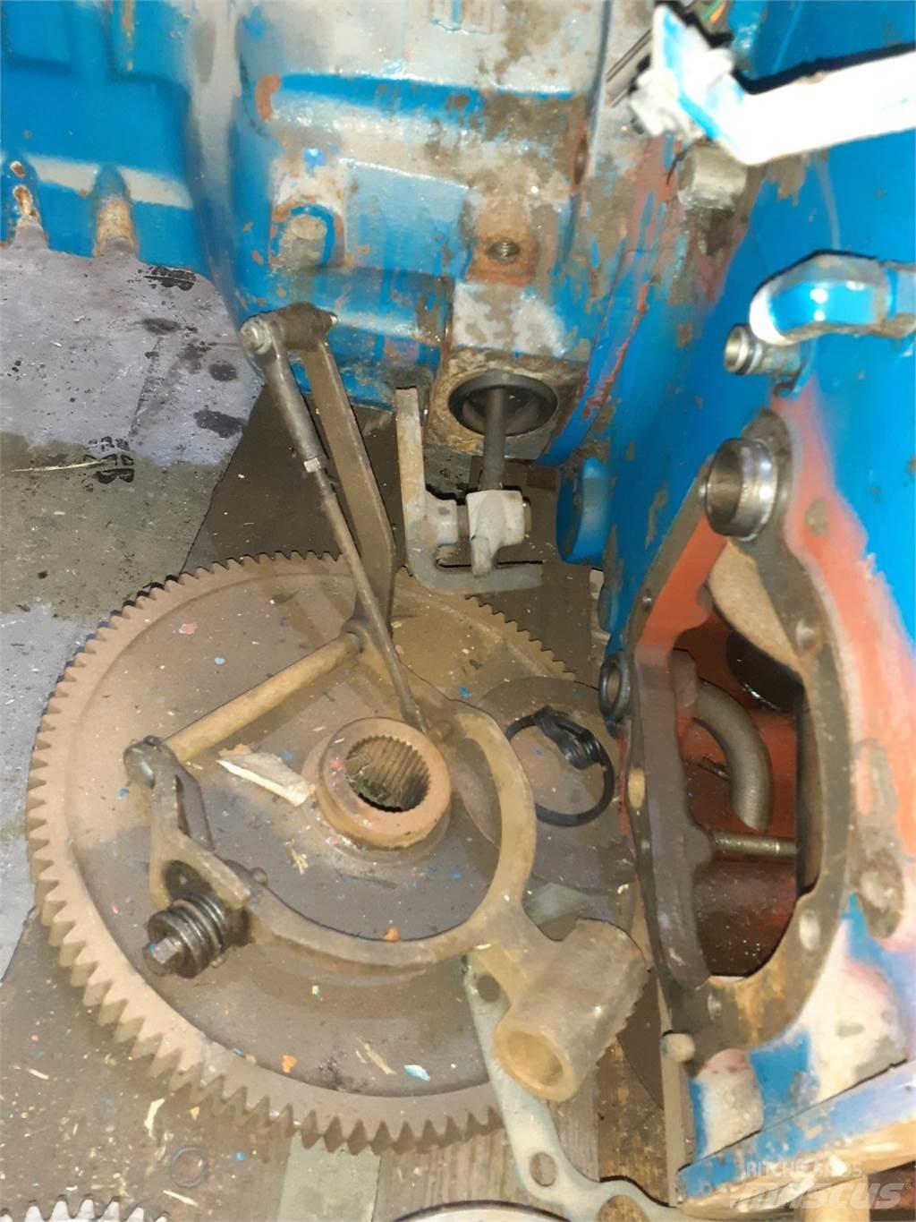 New Holland 8340 Menjalnik