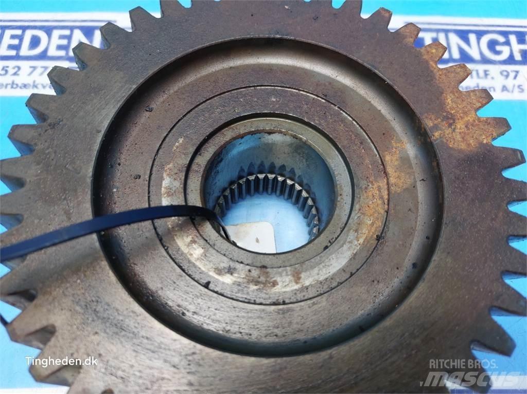 New Holland 8870 Menjalnik