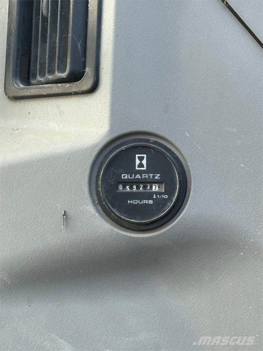 New Holland E305 Bagri goseničarji