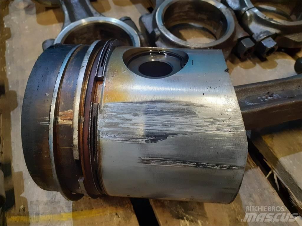 Valmet 411DL Motorji
