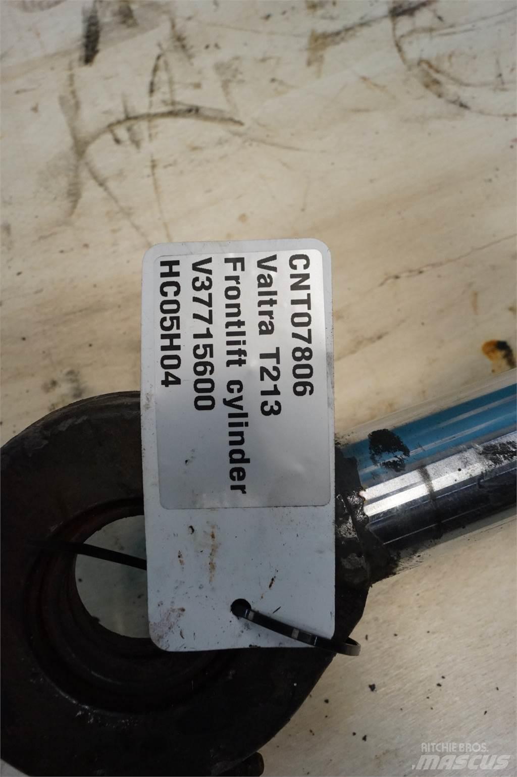 Valtra T213 Priključki za čelni nakladalec