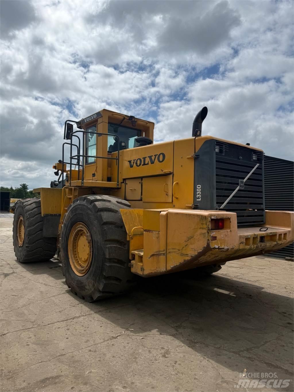 Volvo L330D Kolesni nakladalci