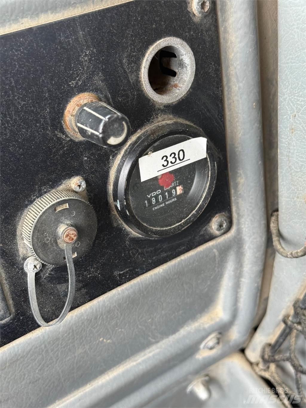 Volvo L330D Kolesni nakladalci