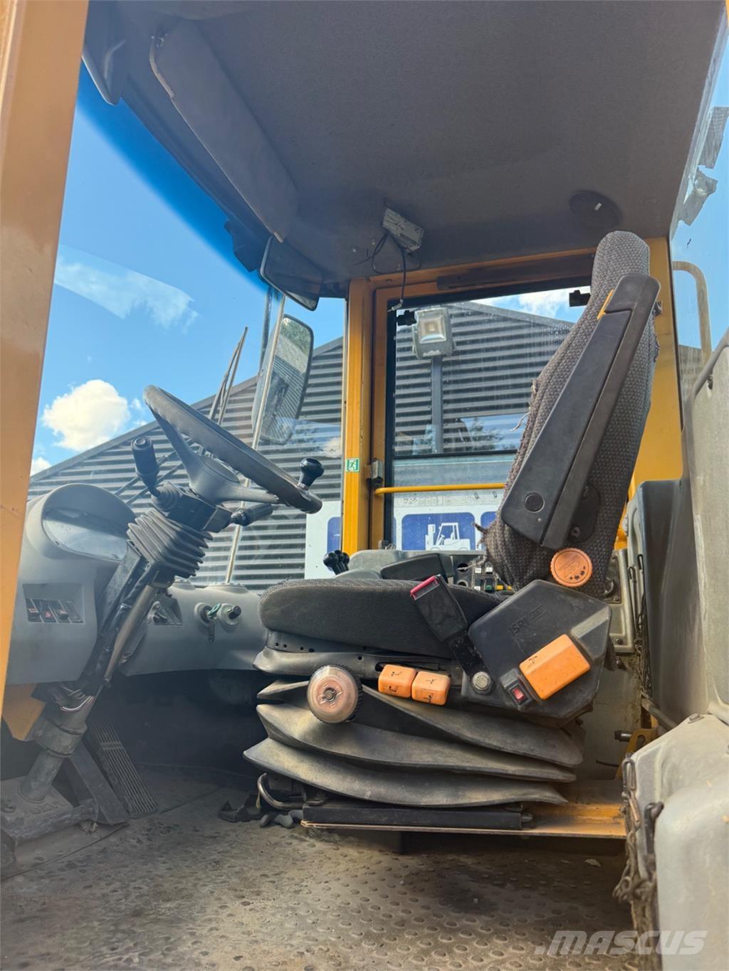 Volvo L90E Kolesni nakladalci