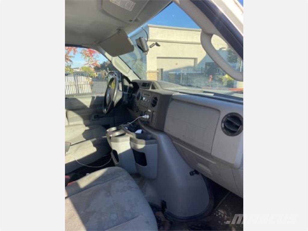 Ford E350 Tovornjaki zabojniki