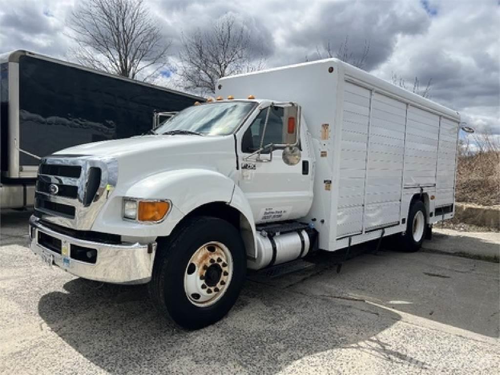 Ford F750 Tovornjaki za prevoz pijač