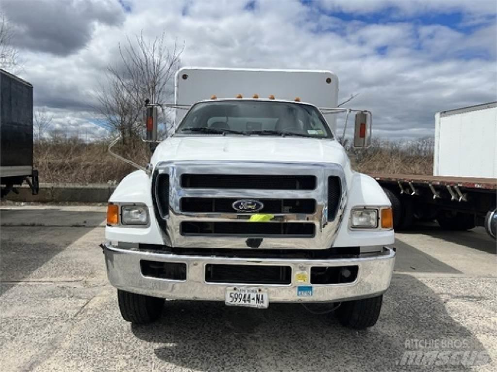 Ford F750 Tovornjaki za prevoz pijač