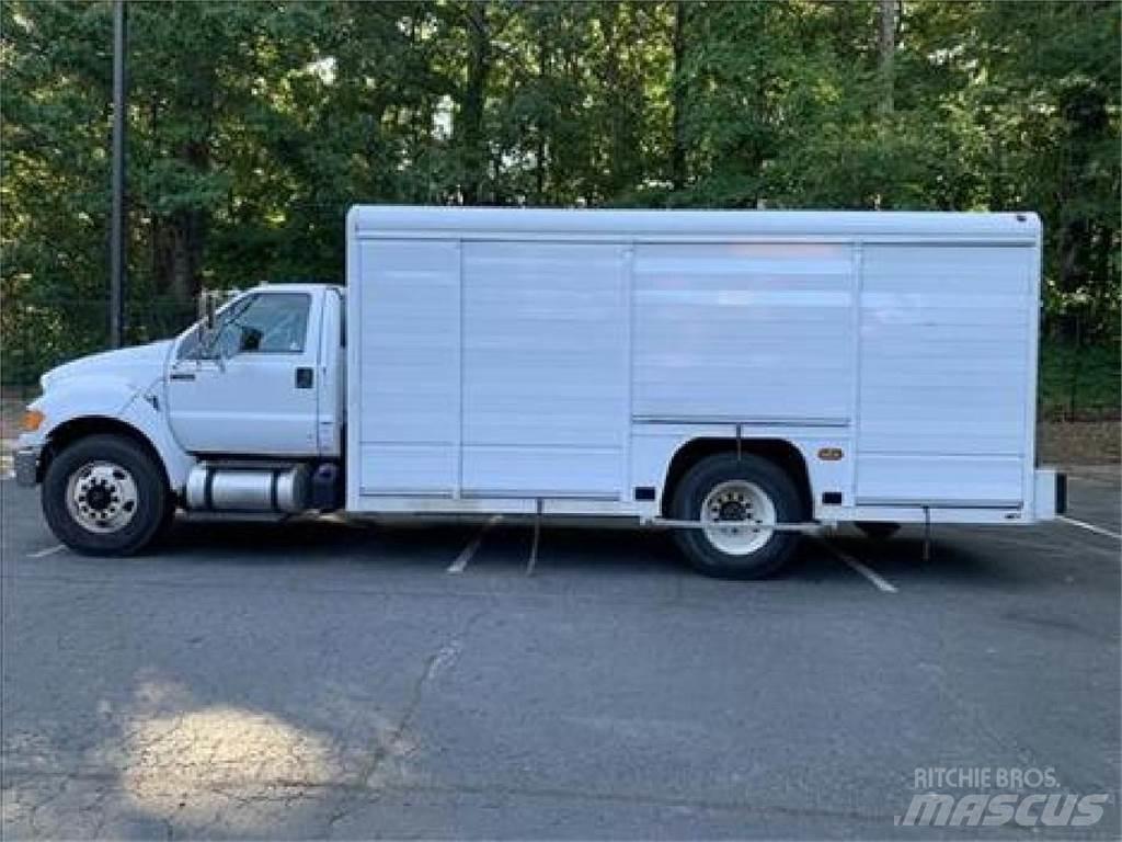 Ford F750 Tovornjaki za prevoz pijač