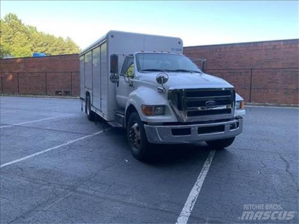 Ford F750 Tovornjaki za prevoz pijač