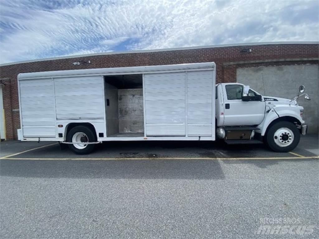 Ford F750 Tovornjaki za prevoz pijač