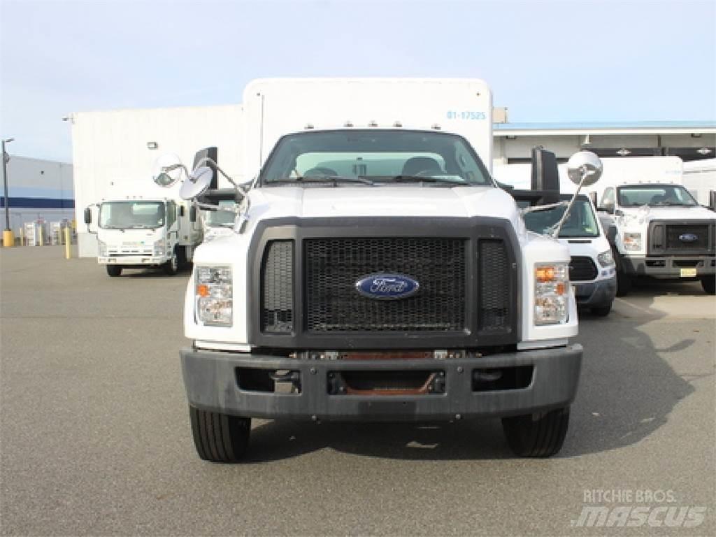 Ford F750 Tovornjaki za prevoz pijač