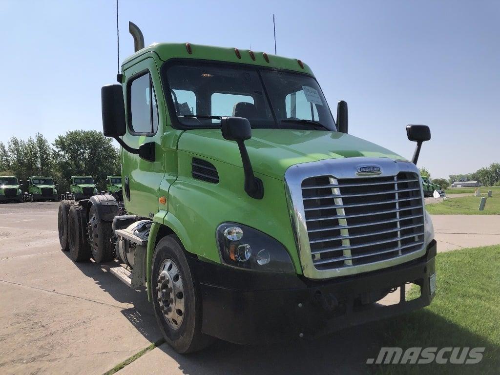 Freightliner CA113 Vlačilci