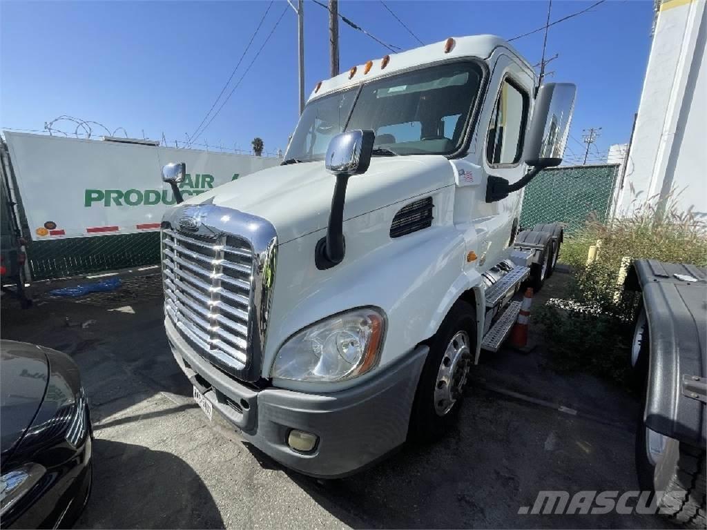 Freightliner CA113 Vlačilci
