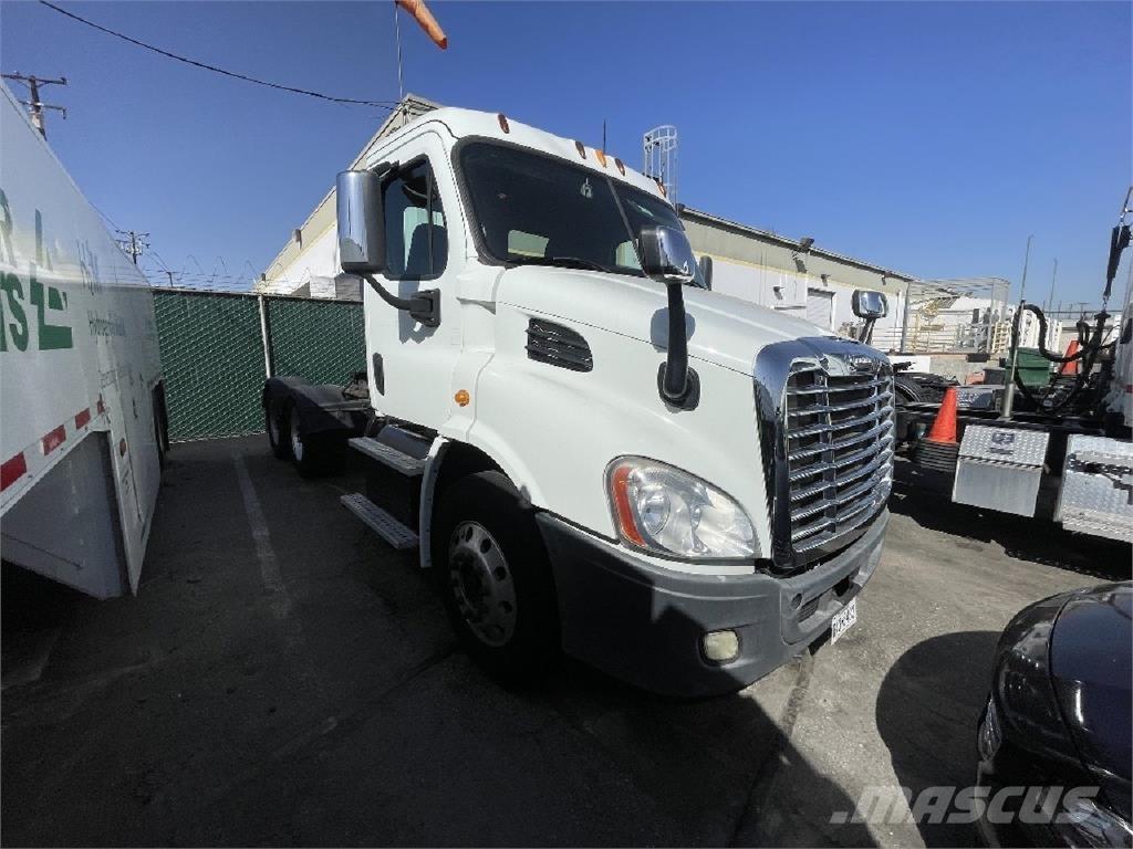 Freightliner CA113 Vlačilci