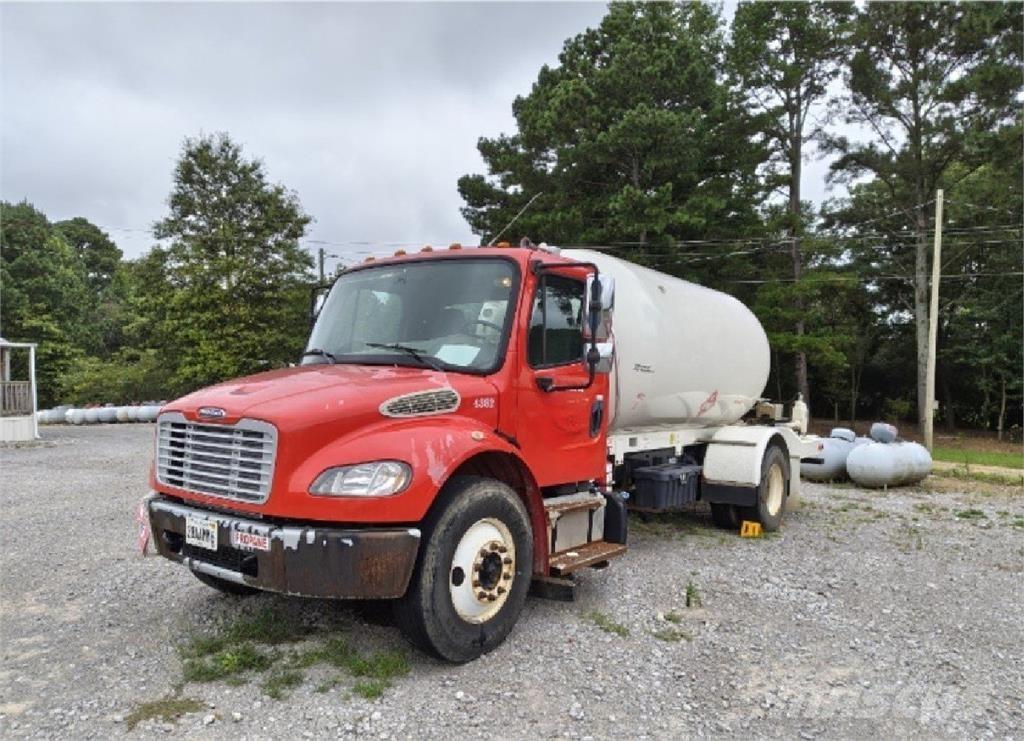 Freightliner M2 Drugi tovornjaki