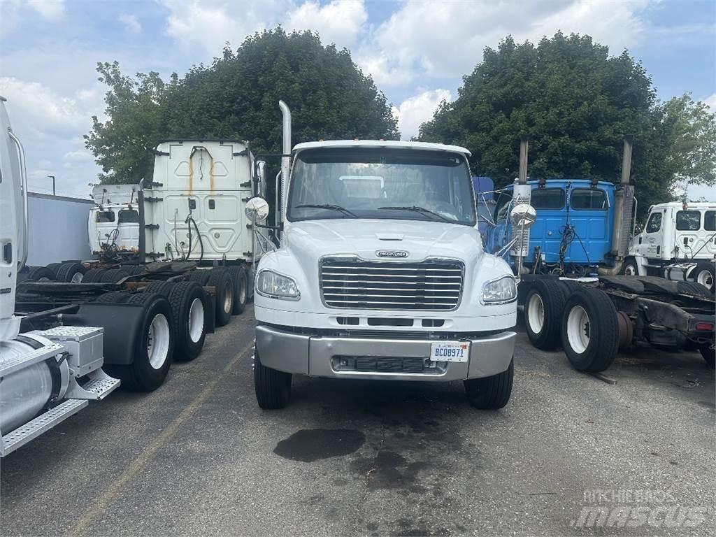 Freightliner M2 106 Vlačilci