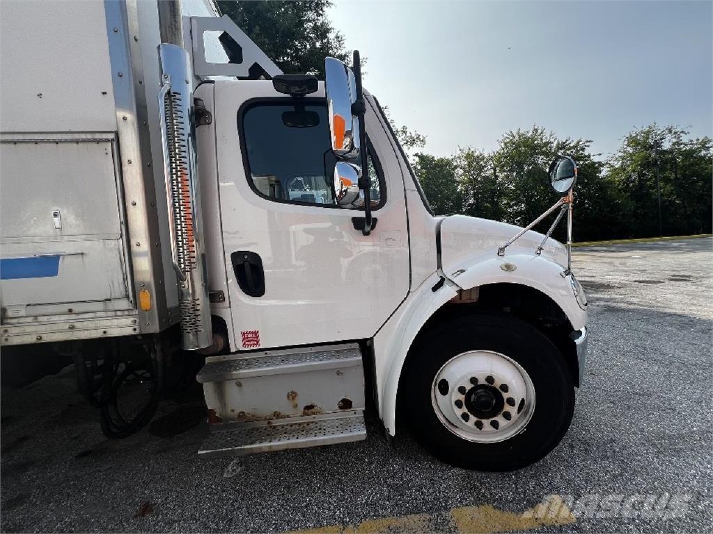 Freightliner M2-106 Tovornjaki zabojniki
