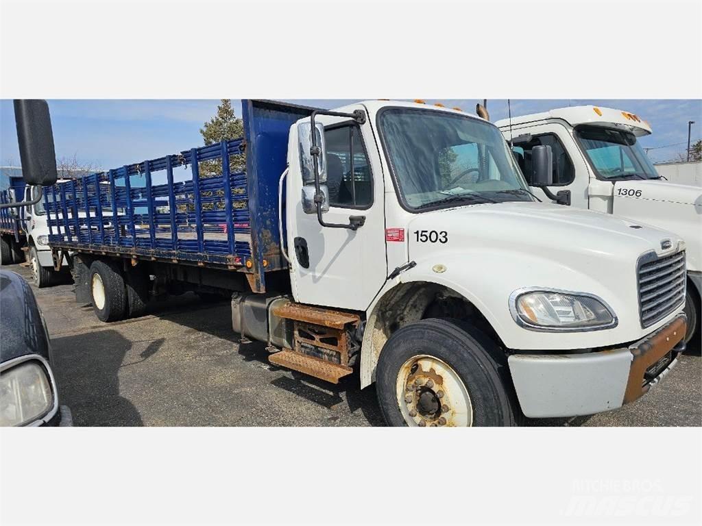 Freightliner M2 106 Tovornjaki s kesonom/platojem