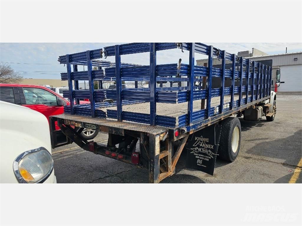 Freightliner M2 106 Tovornjaki s kesonom/platojem