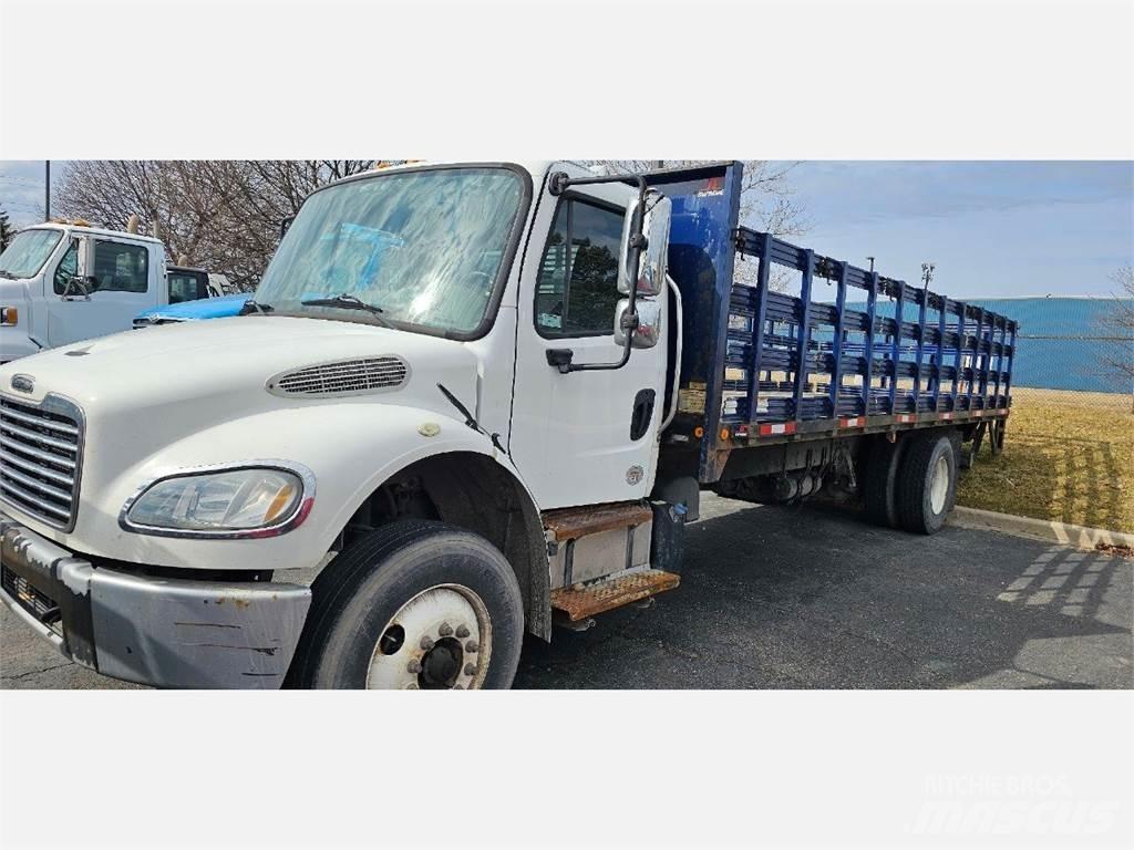 Freightliner M2 106 Tovornjaki s kesonom/platojem