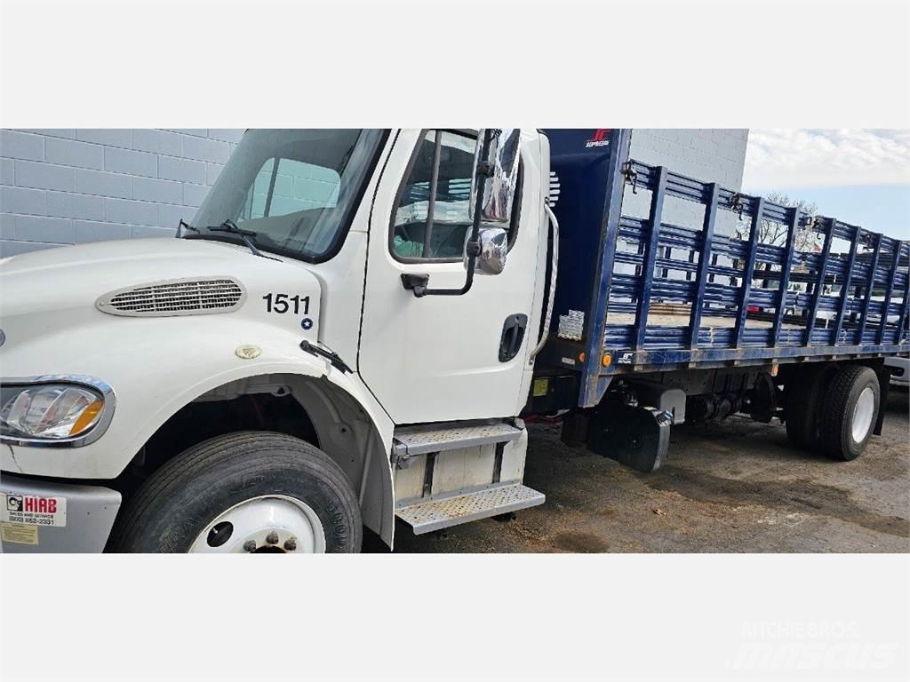 Freightliner M2 106 Tovornjaki s kesonom/platojem