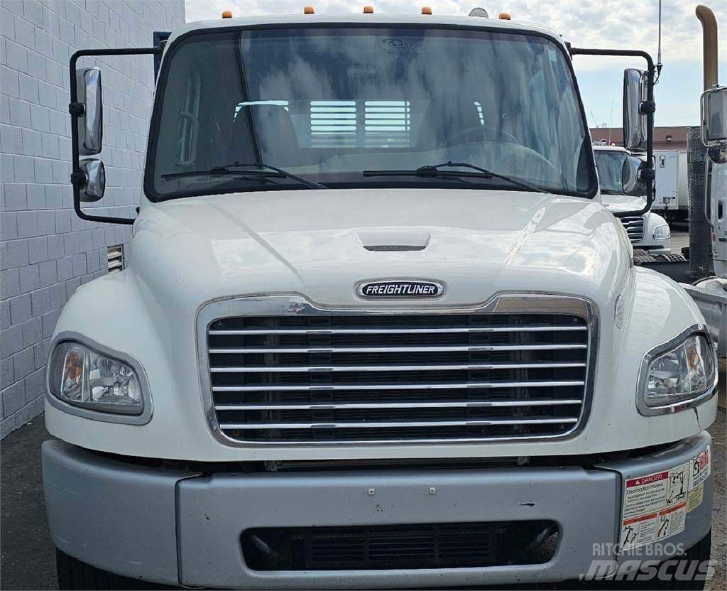 Freightliner M2 106 Tovornjaki s kesonom/platojem