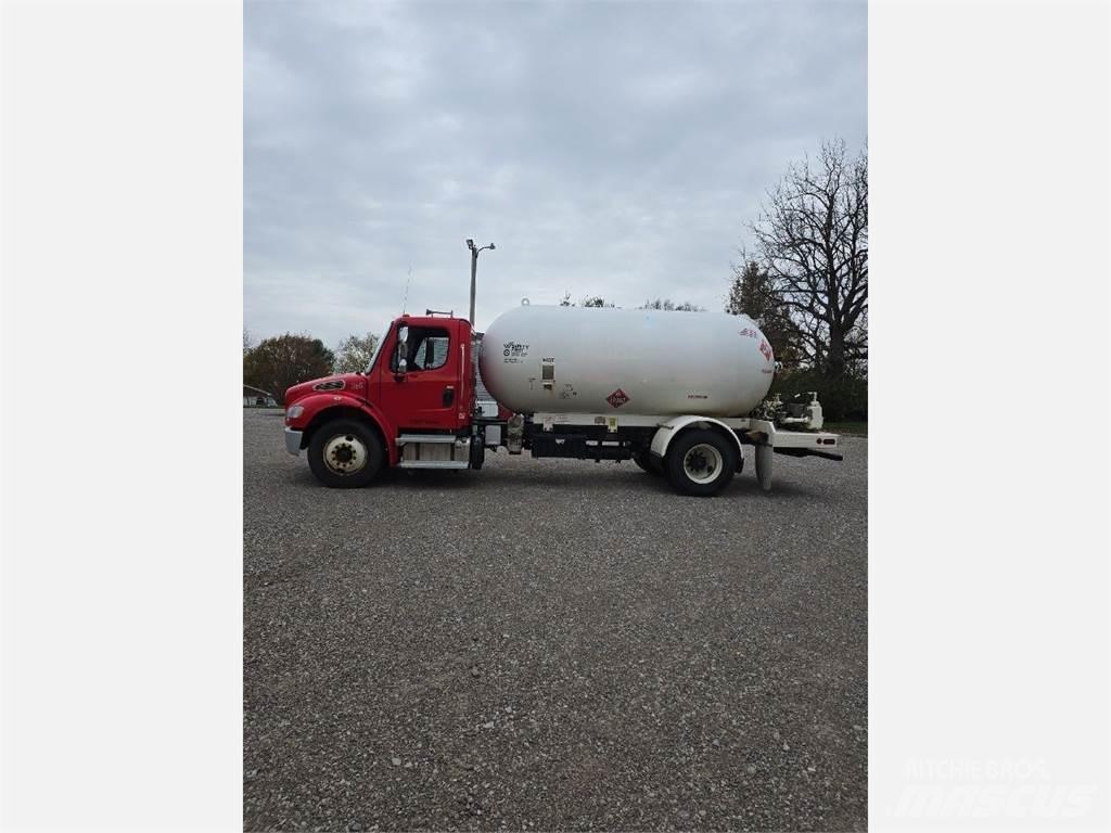 Freightliner M2 106 Drugi tovornjaki