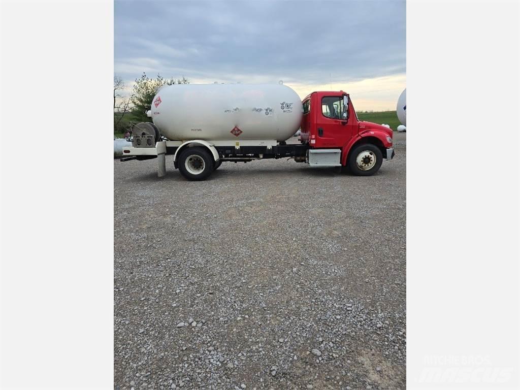 Freightliner M2 106 Drugi tovornjaki