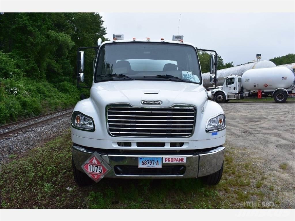 Freightliner M2-106 Drugi tovornjaki