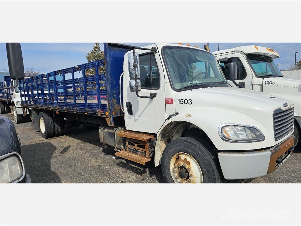 Freightliner M2 106 Tovornjaki s kesonom/platojem