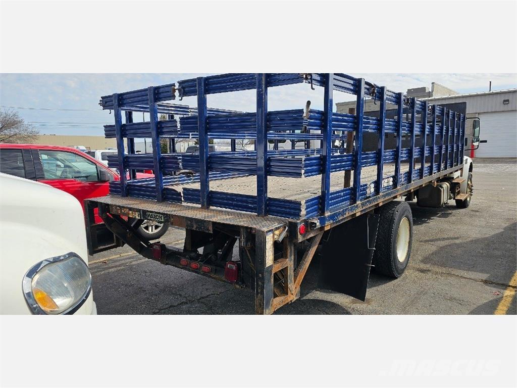 Freightliner M2 106 Tovornjaki s kesonom/platojem