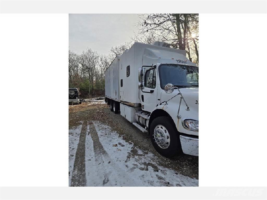 Freightliner M2-112 Tovornjaki zabojniki